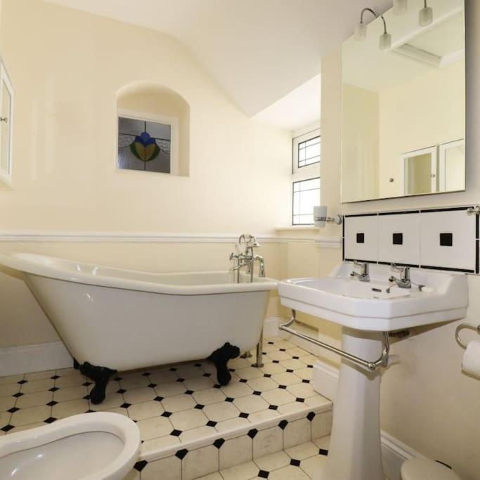 Gorgeous House In Newquay Walking Distance From Fistral Beach Exterior photo